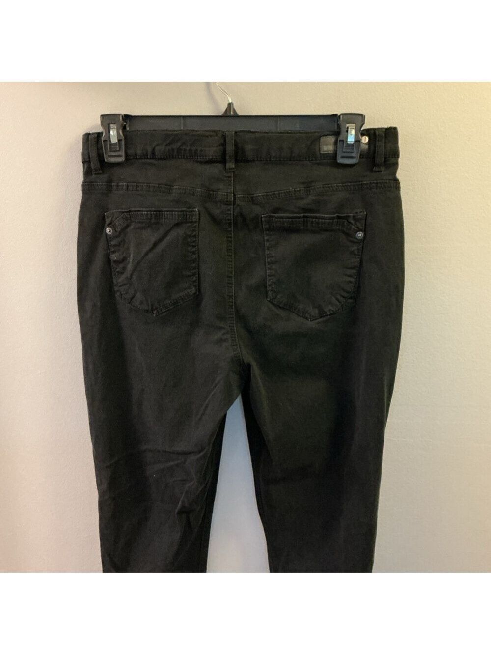 Unionbay black 5 pocket skinny jeans
Woman’s Juniors size 17 - Picture 6 of 13